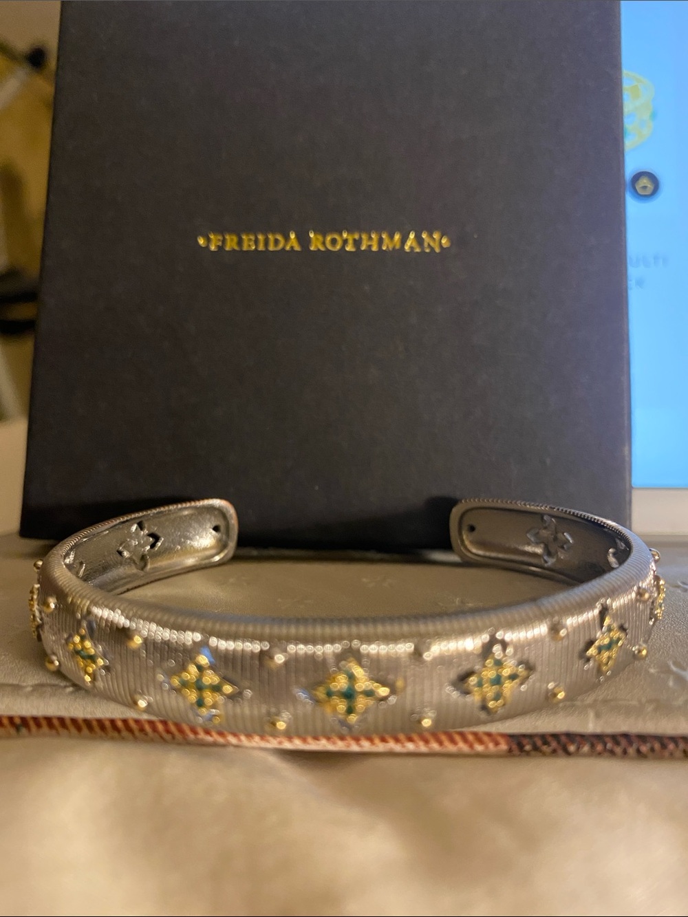 Frieda Rothman Textured Silver Color Gold Color Green Stone Clover Bangle NWOT